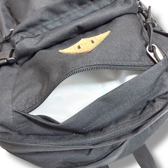 Jansport Main Campus Black Classic Backpack School Travel Outdoor Everyday Wear - Picture 8 of 16